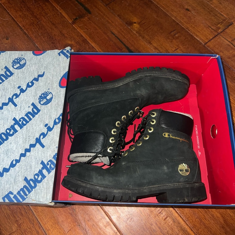 Timberland x Champion 6” shearling boots size 8.5